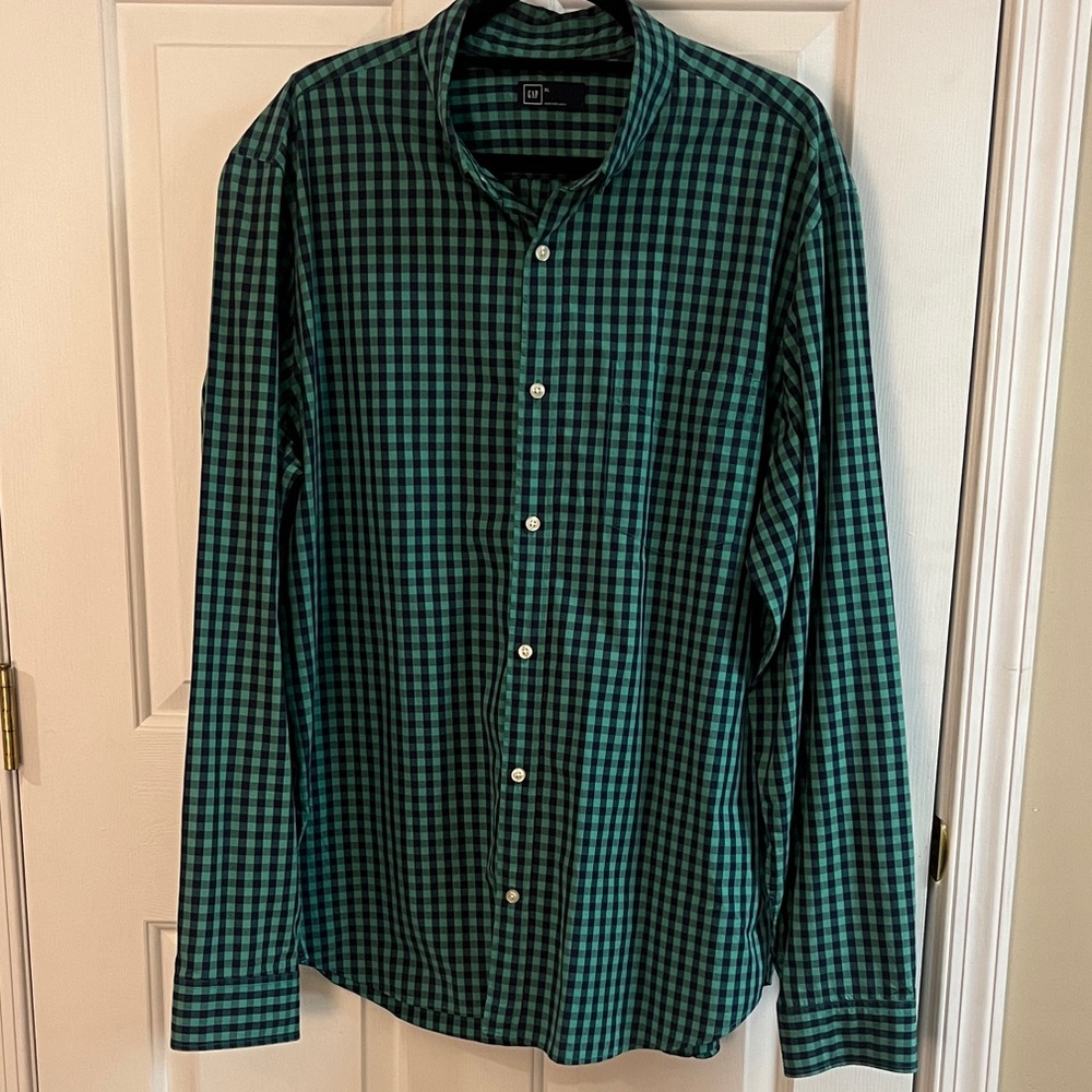 GAP Men's Teal and Black Plaid Button Down Shirt